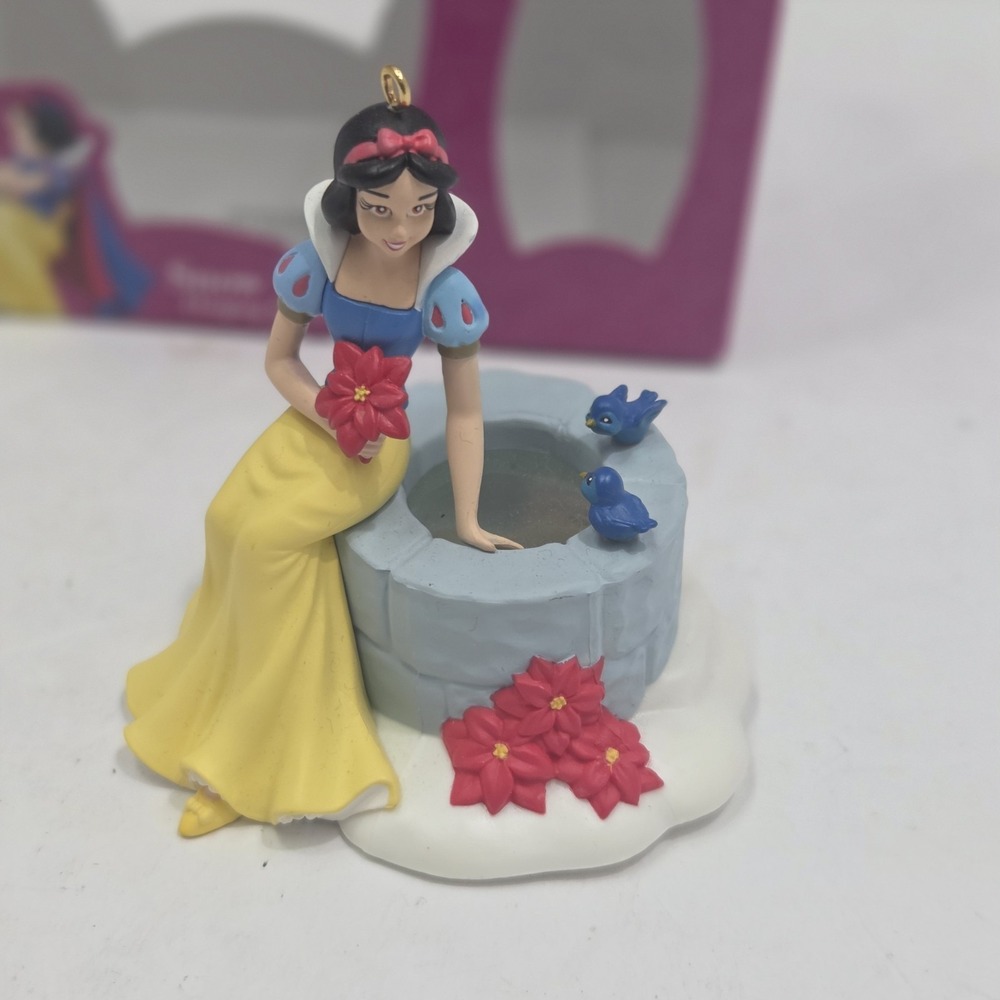 DISNEY PRINCESS‎ SNOW WHITE WISHING WELL HORMAMENT ENESCO CHRISTMAS HOLIDAY...